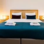 Azurara Guesthouse *