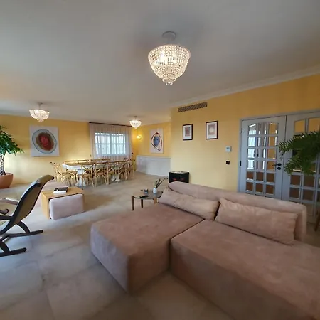 Azurara Guesthouse *
