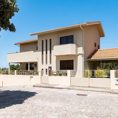 بيت ريفي Azurara Guesthouse *